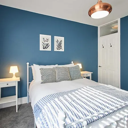 Host & - Wellington Street