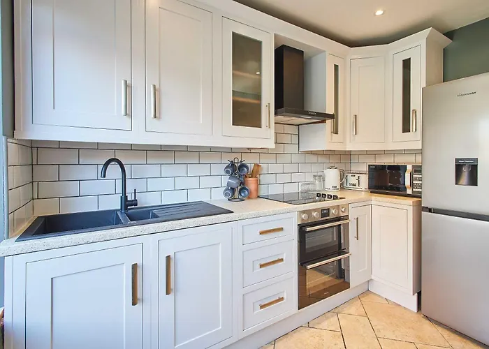 Host & - Wellington Street *