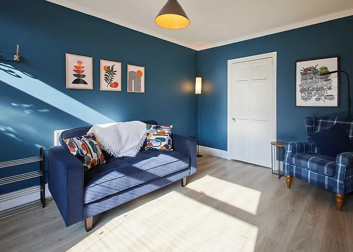 Host & - Wellington Street * Ripon